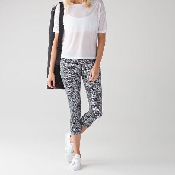 lululemon athletica Scatter Star Arctic Wunder Under III Crop sz 8 - Picture 2 of 8